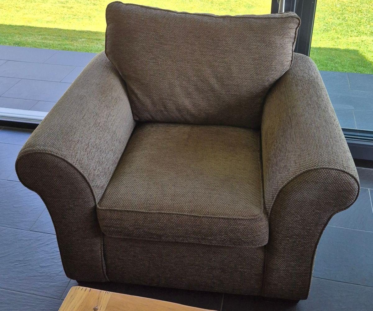 Professional carpet and sofa cleaning in Rochdale with lifted fibres and a fresh, soft finish